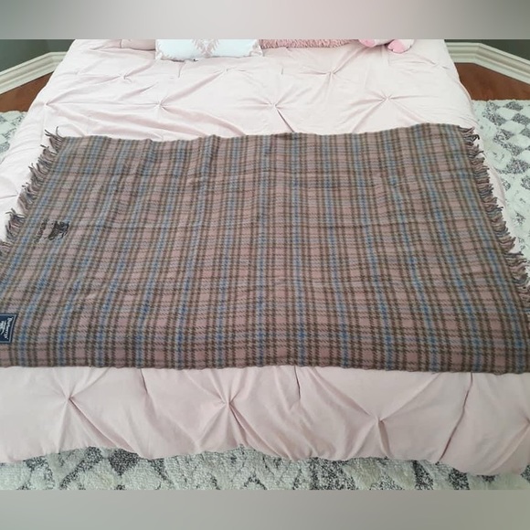 Burberry Shawl/Blanket - Picture 5 of 13